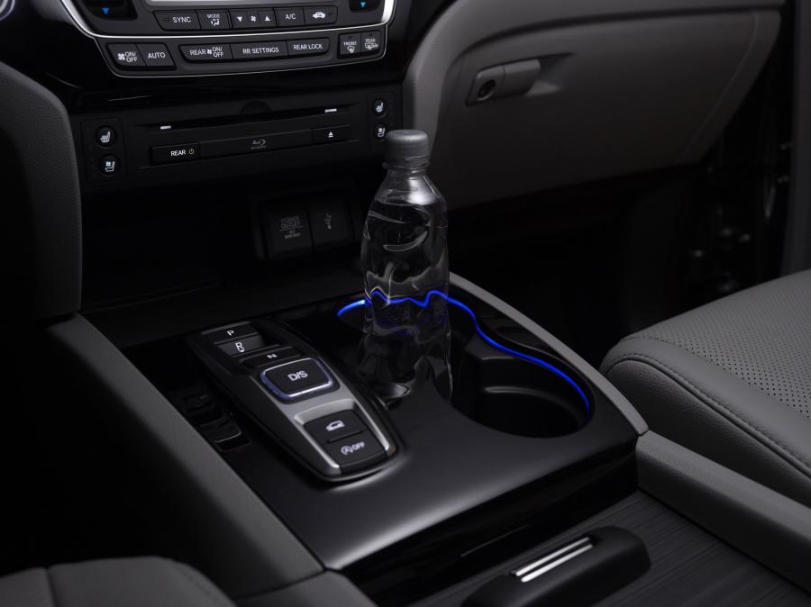 Детали интерьера Honda Pilot 2015 года  (фото 88 из 107)